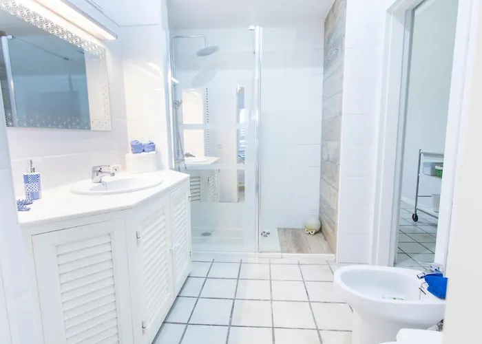 Mariposa Blanca, En 1ª Linea De Playa *